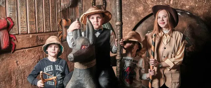 Аниматор в квест "Индиана Джонс" Аниматор для детей в квест в костюме Екатеринбург Авантюра. Аниматор в квесте