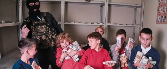 Аниматор в квест "Ограбление банка" Аниматор в костюме в квест Екатеринбург Авантюра. Аниматор в квесте